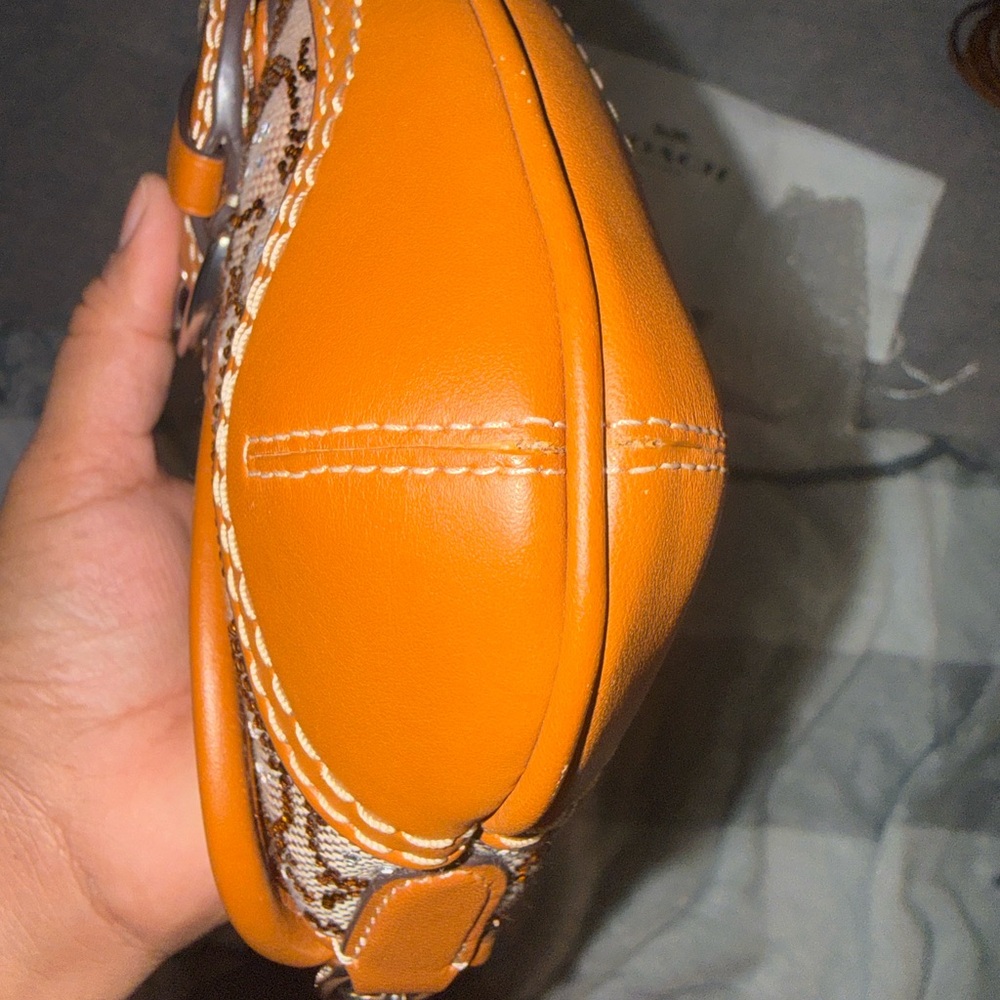 SOLD, DO NOT BUY *****COACH SOHO BAG 25
In Crystal Signature Jacquard - Picture 5 of 10
